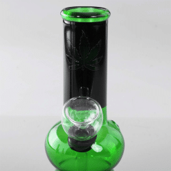 Alternative view of Mini Bong Verde con Foglia di Canapa in Vetro 14cm